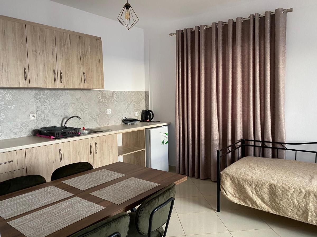 Mediterranean Apartments Himarë Eksteriør billede
